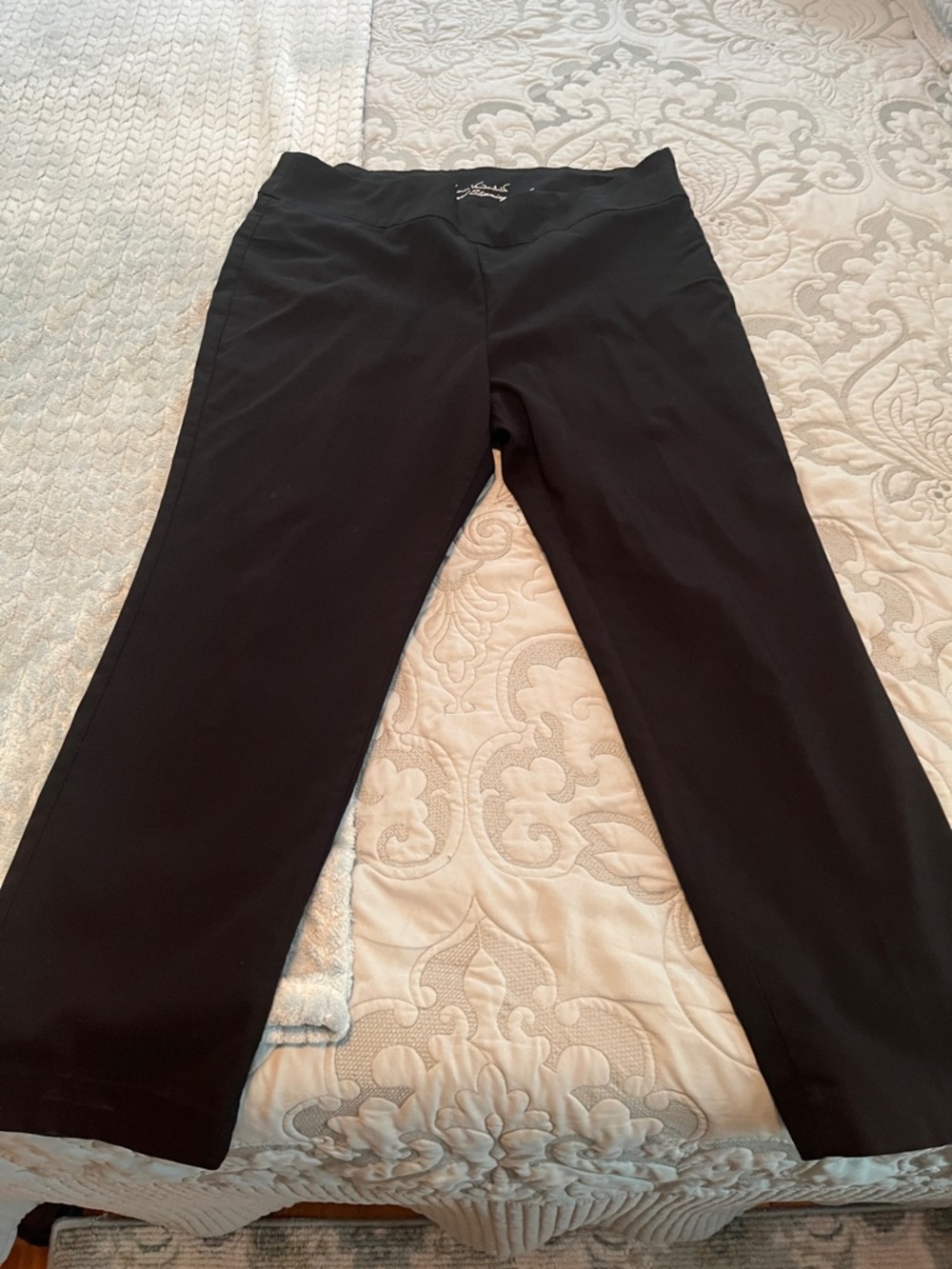Gloria Vanderbilt Black Slimming Cropped Leggings, size 18S